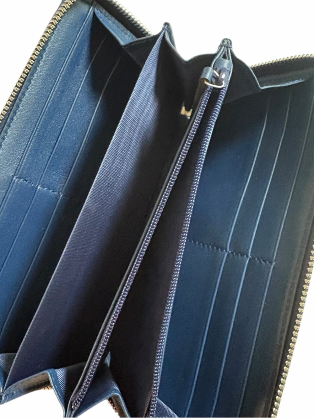 Gucci NAVY Embossed Embroidered Yankees Zip Around Wallet - Picture 11 of 14